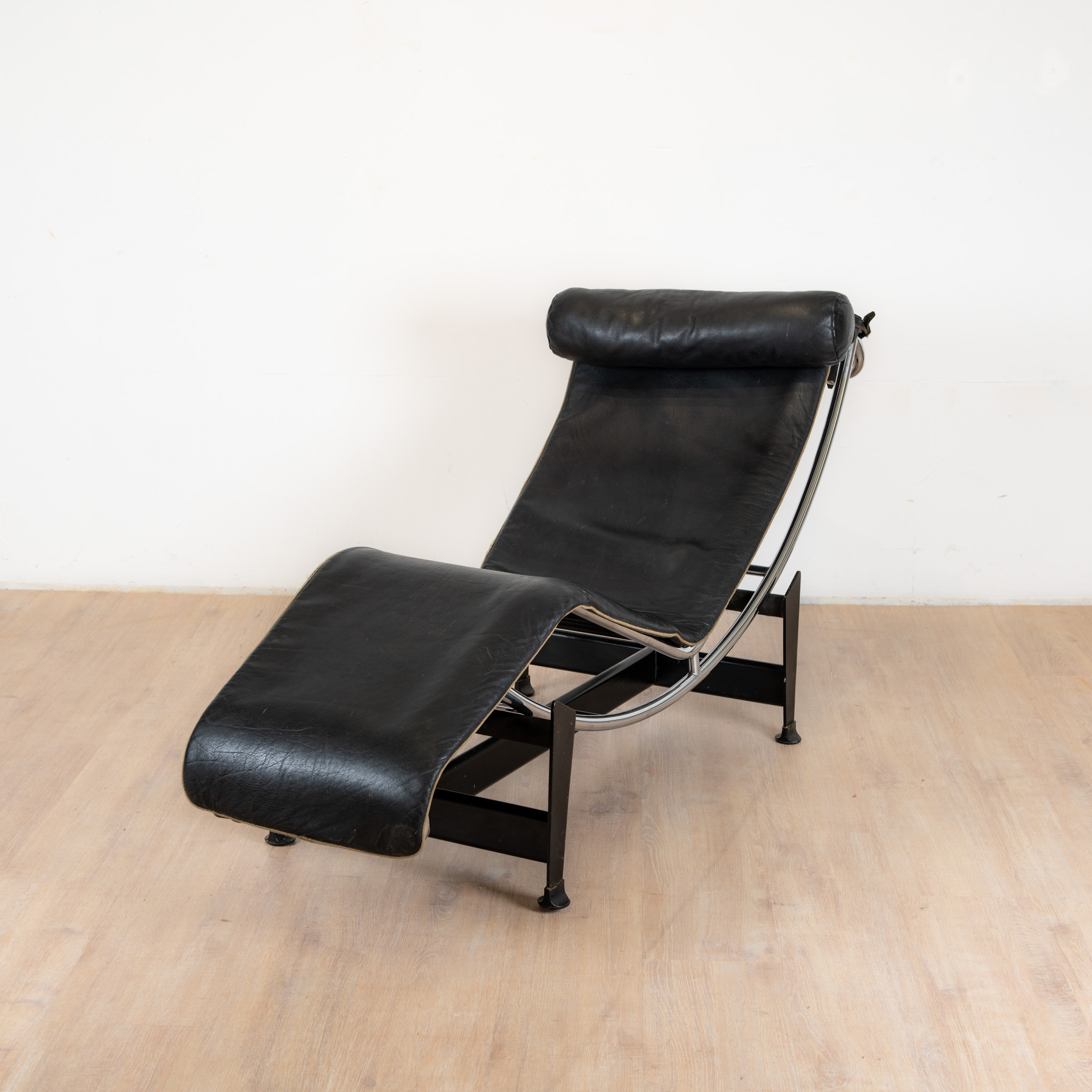 Chaise longue "LC4", Le Corbusier, Pierre Jeanneret, Charlotte Perriand, éditons Cassina – Image 2