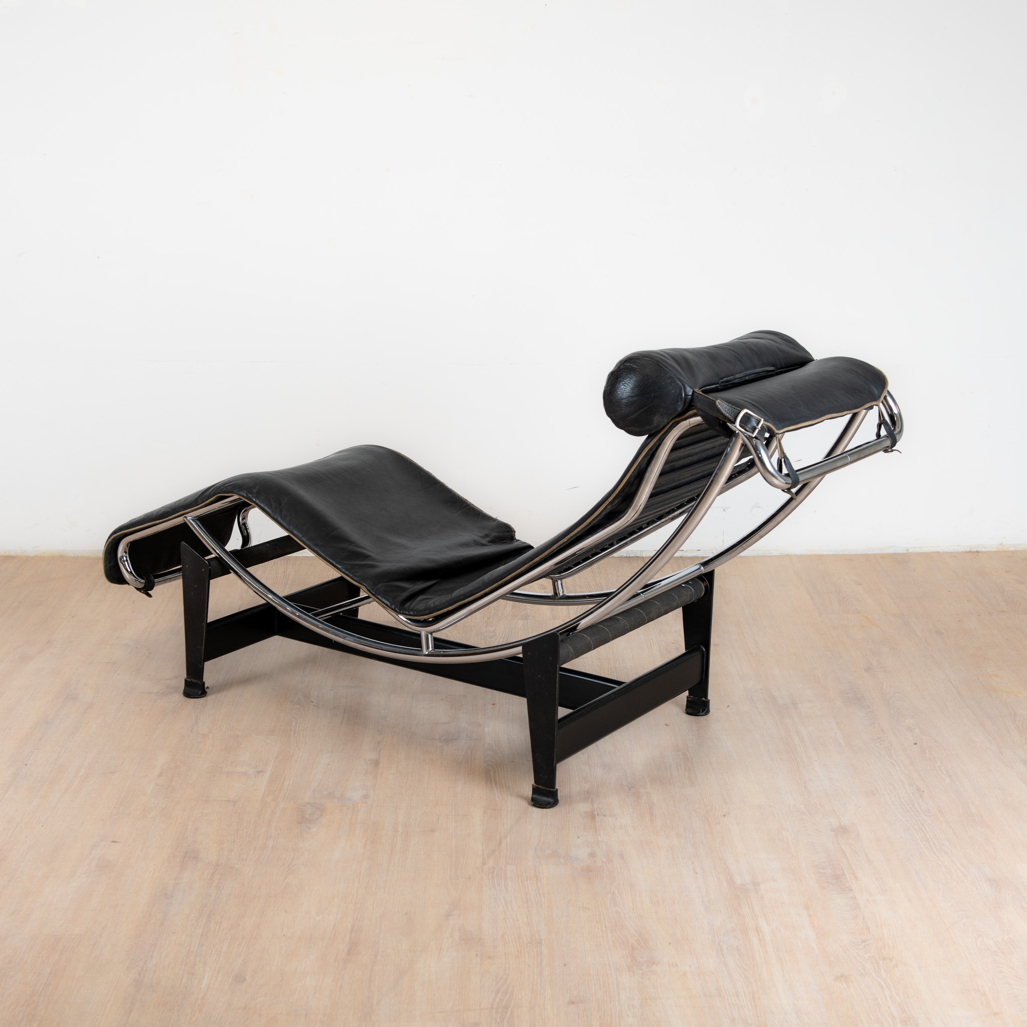 Chaise longue "LC4", Le Corbusier, Pierre Jeanneret, Charlotte Perriand, éditons Cassina – Image 4