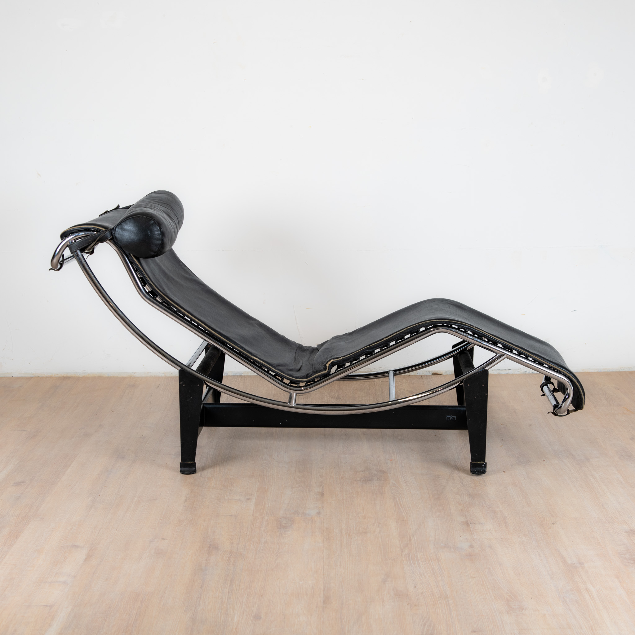 Chaise longue "LC4", Le Corbusier, Pierre Jeanneret, Charlotte Perriand, éditons Cassina – Image 7