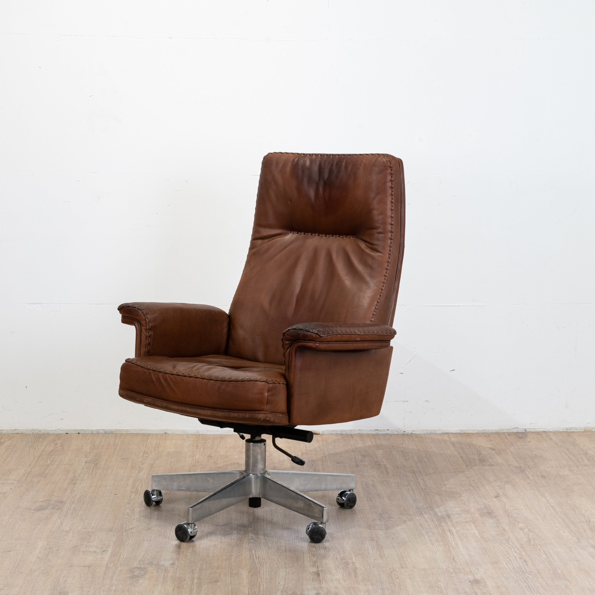 Fauteuil de Bureau Exécutif Pivotant DS 35 en Cuir édition De Sede, Suisse, 1970 – Image 5