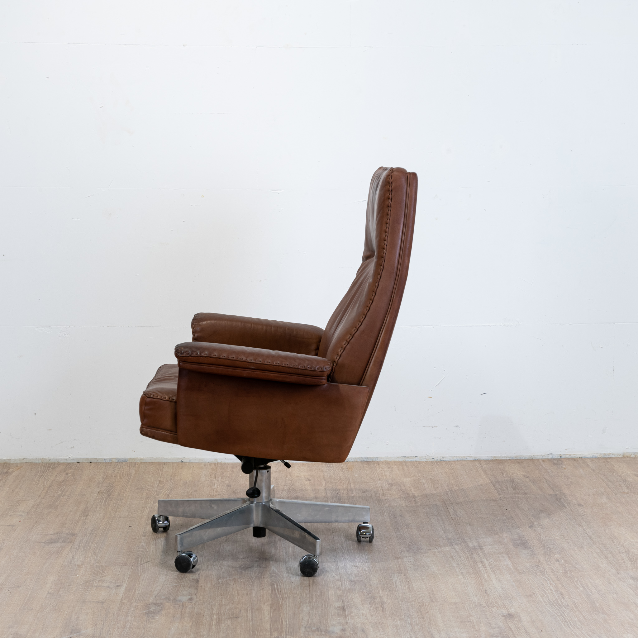 Fauteuil de Bureau Exécutif Pivotant DS 35 en Cuir édition De Sede, Suisse, 1970 – Image 4