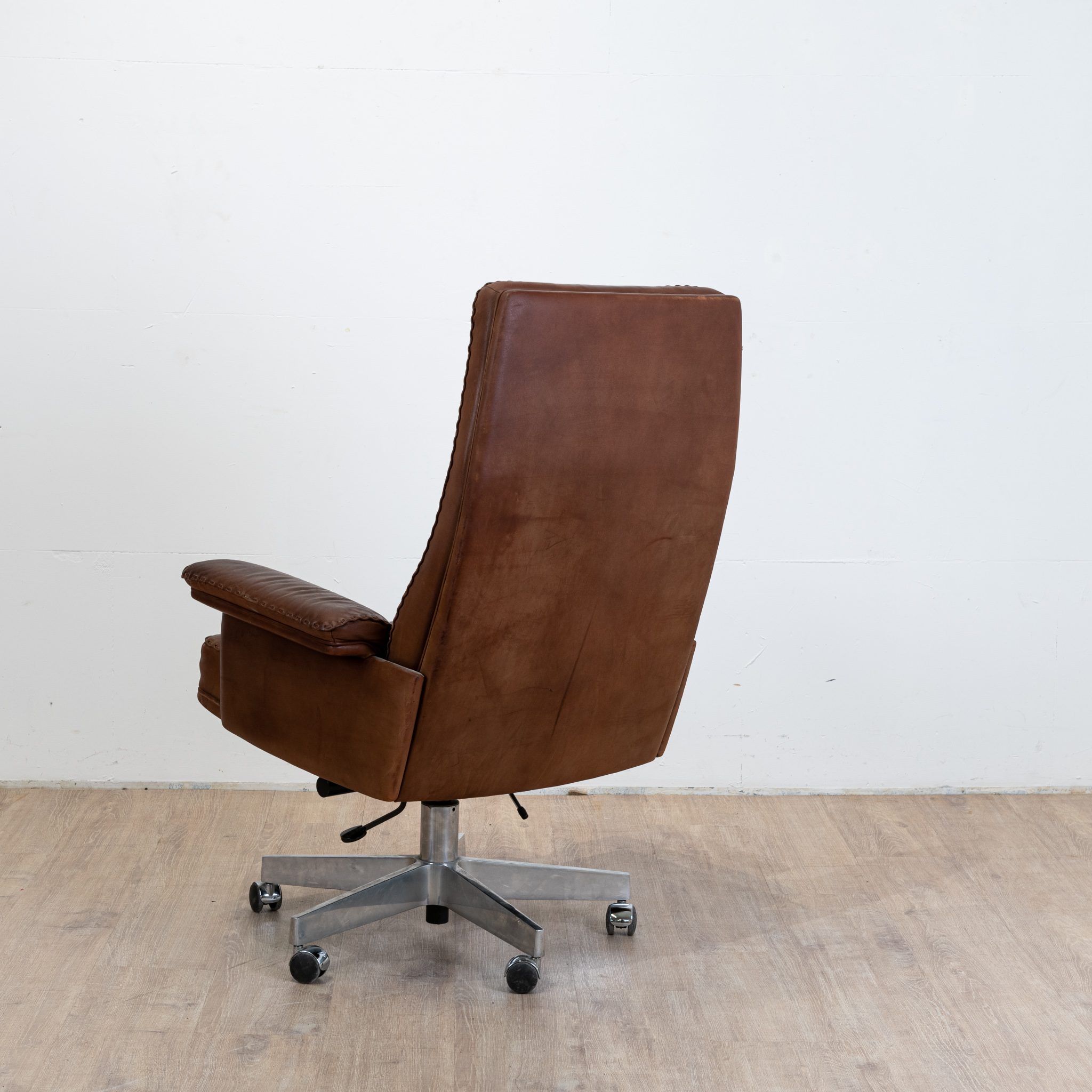 Fauteuil de Bureau Exécutif Pivotant DS 35 en Cuir édition De Sede, Suisse, 1970 – Image 2