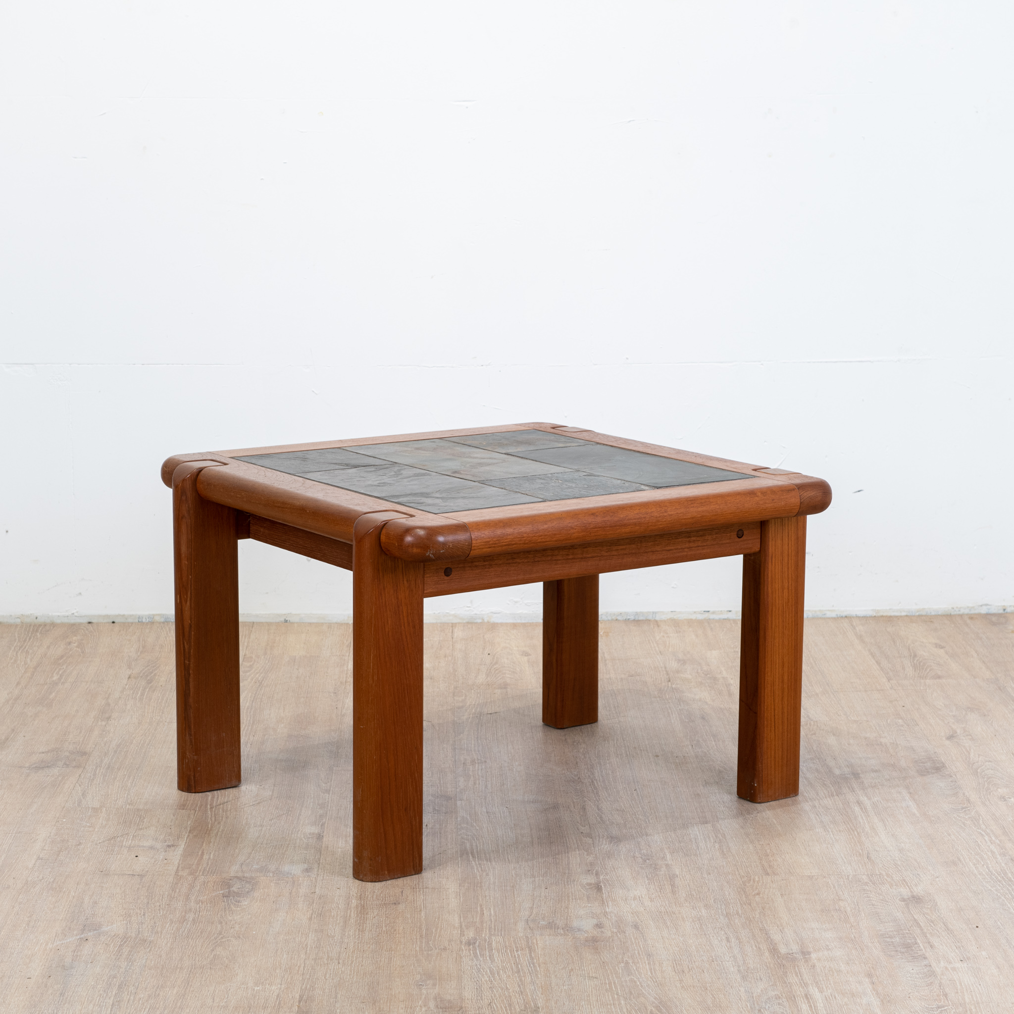 Table basse en orme et ardoise circa 1980 – Image 2