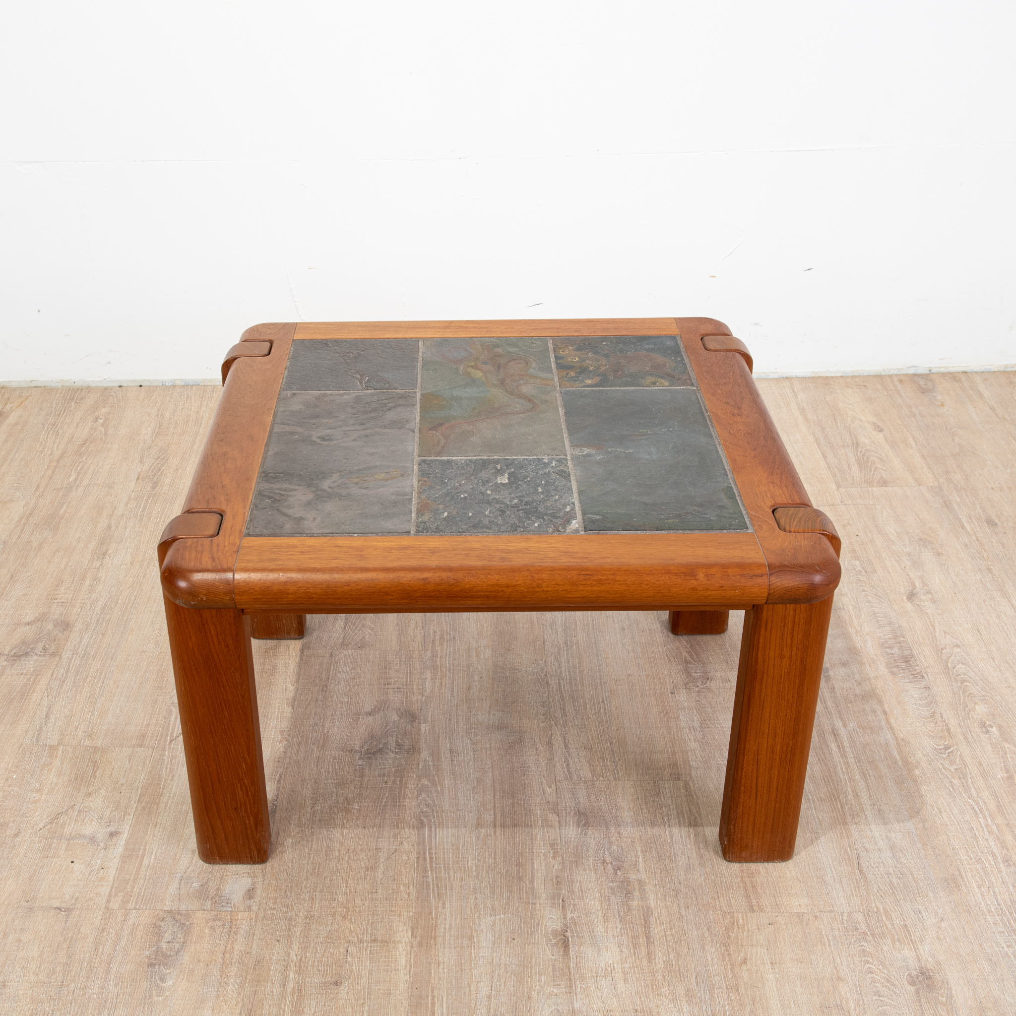 Table basse en orme et ardoise circa 1980 – Image 4