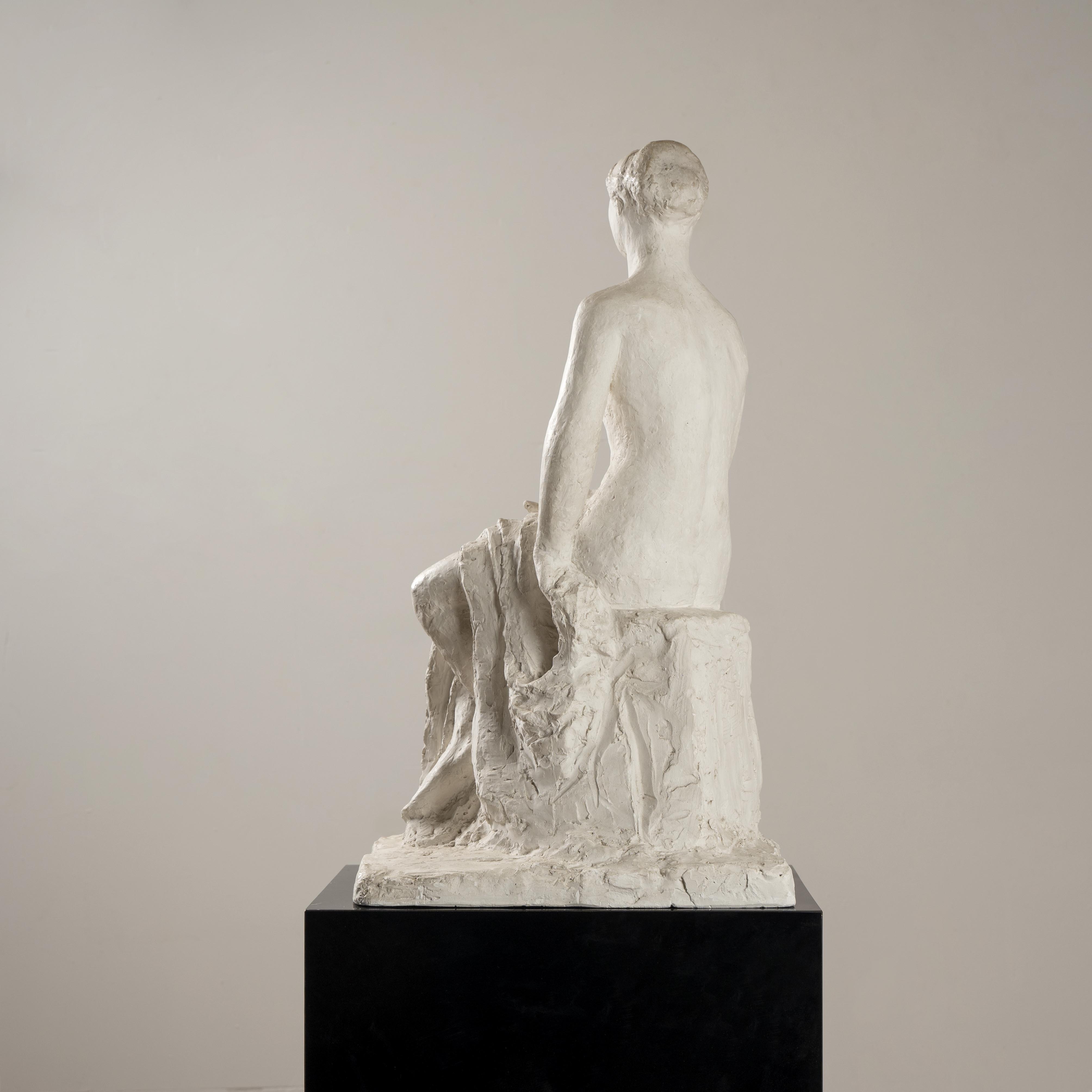 Gertrude Bret, sculpture de femme assise, plâtre, France, circa 1935. – Image 4