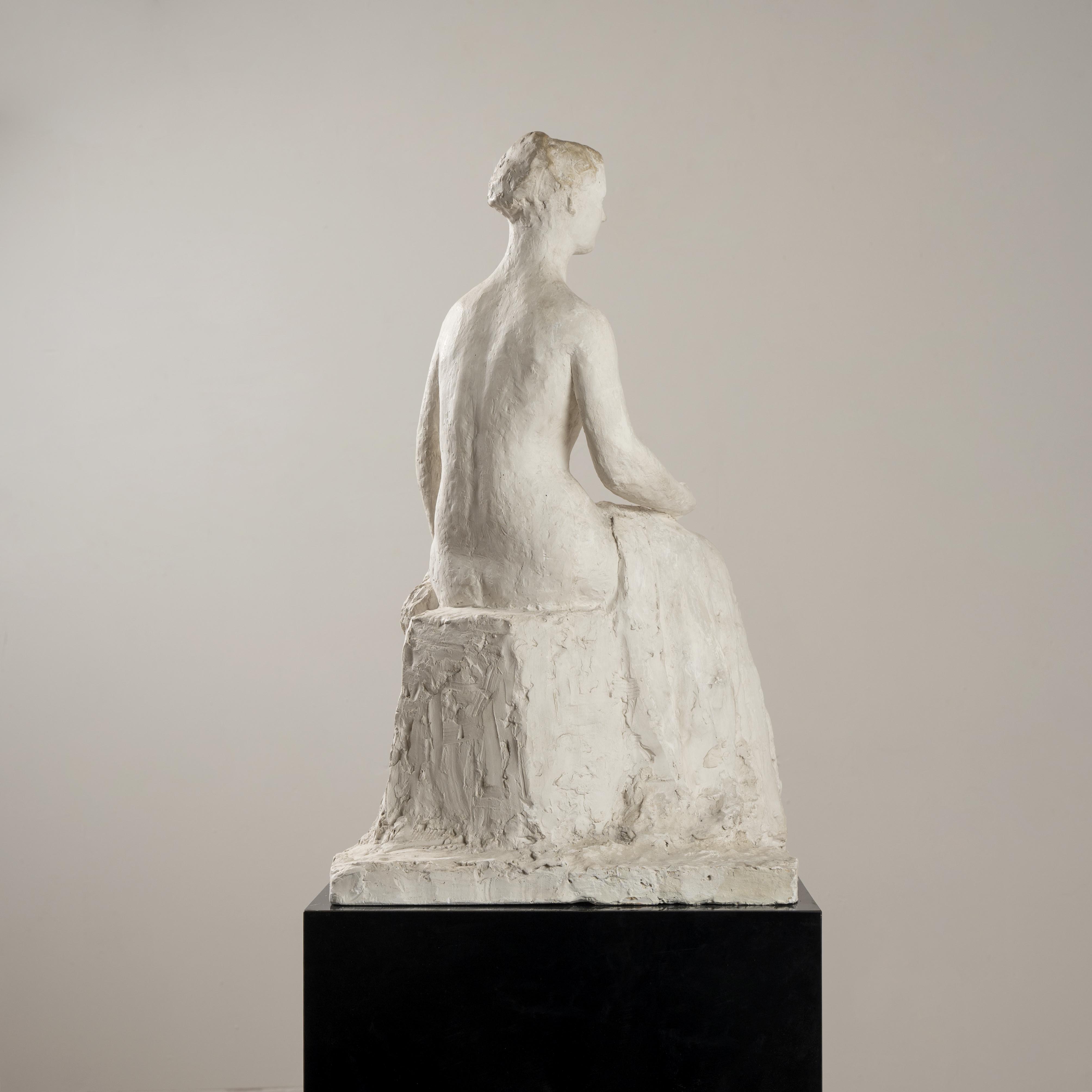 Gertrude Bret, sculpture de femme assise, plâtre, France, circa 1935. – Image 6
