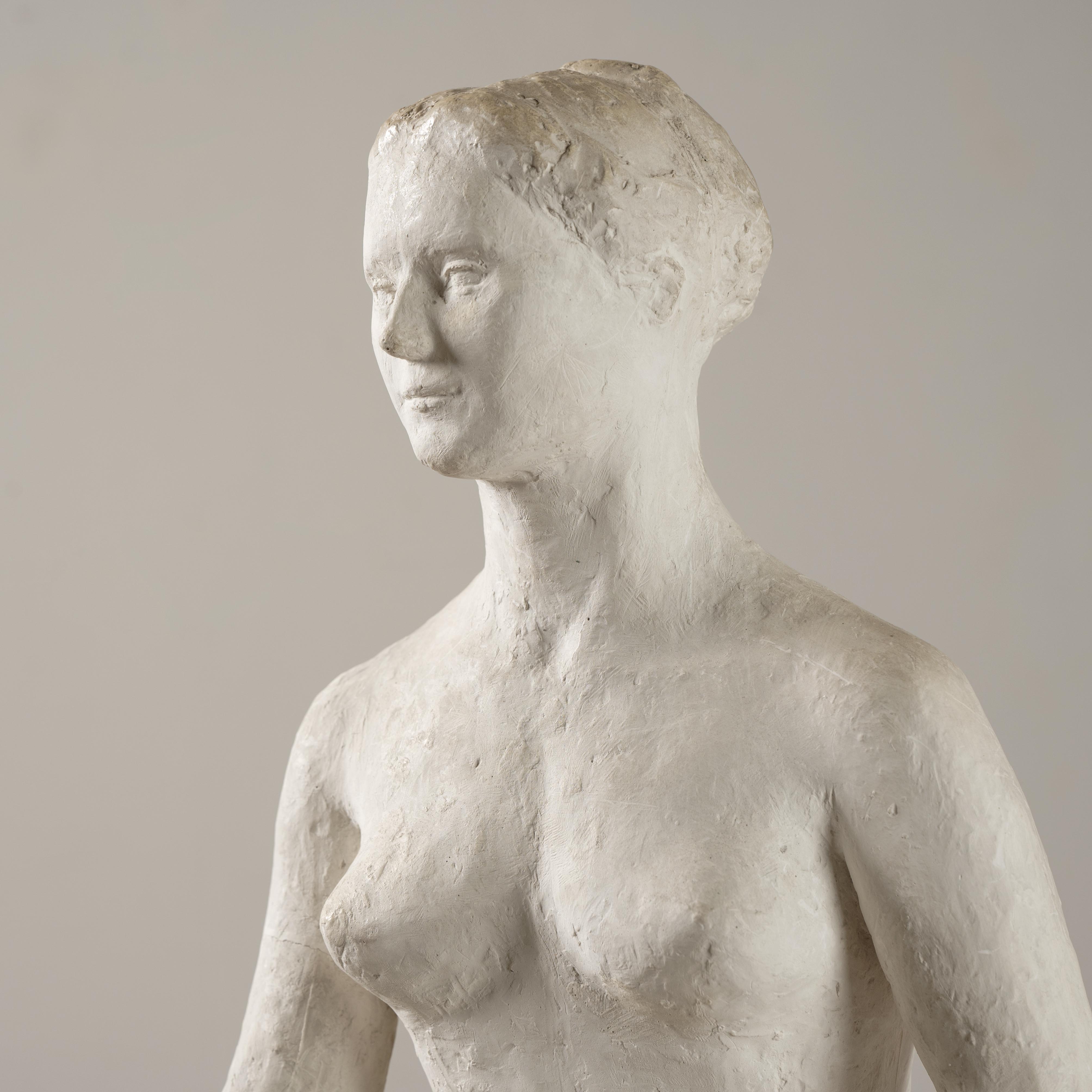 Gertrude Bret, sculpture de femme assise, plâtre, France, circa 1935. – Image 2