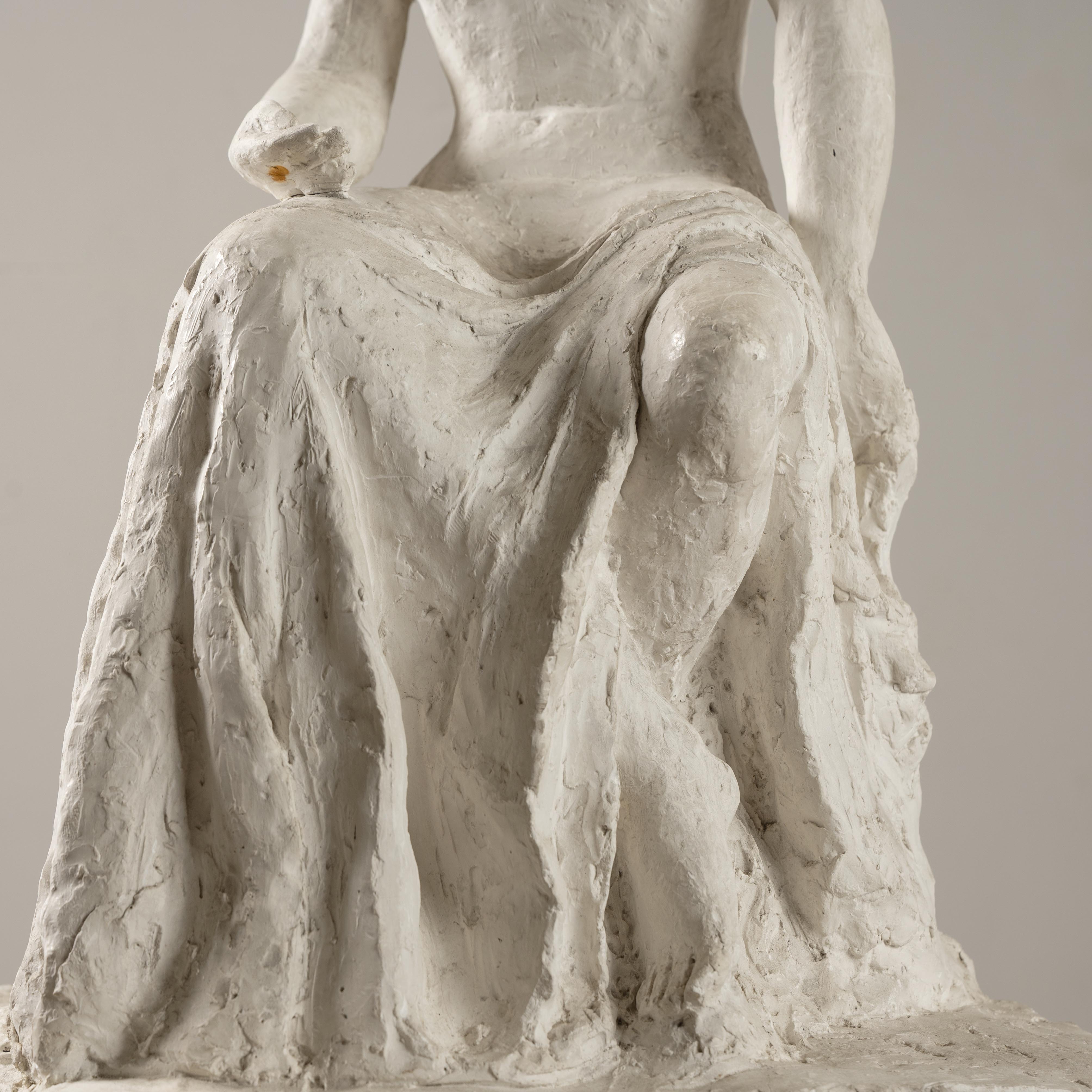 Gertrude Bret, sculpture de femme assise, plâtre, France, circa 1935. – Image 3