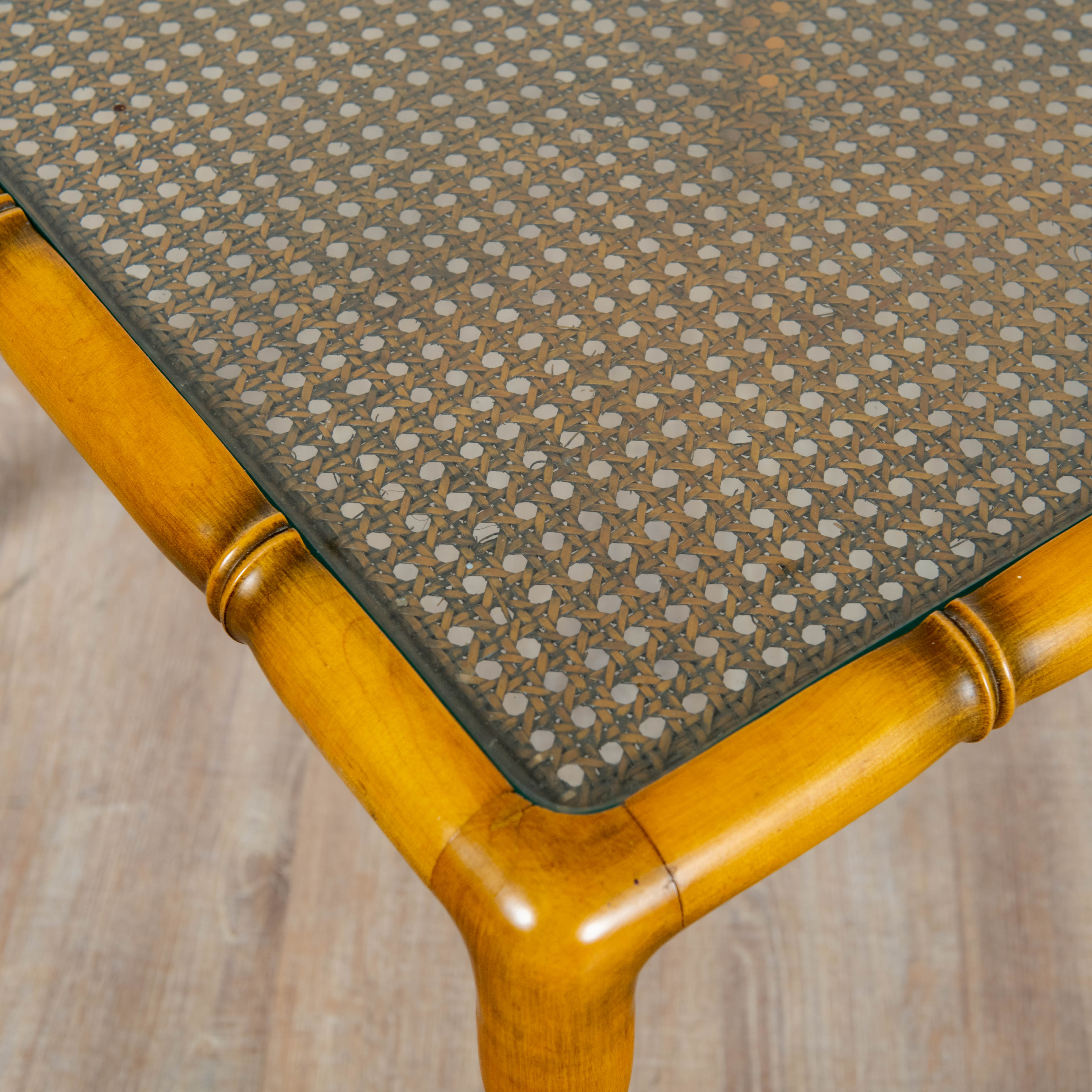 Table d'appoint en bois bambou, cannage et verre carré, 1970 – Image 2