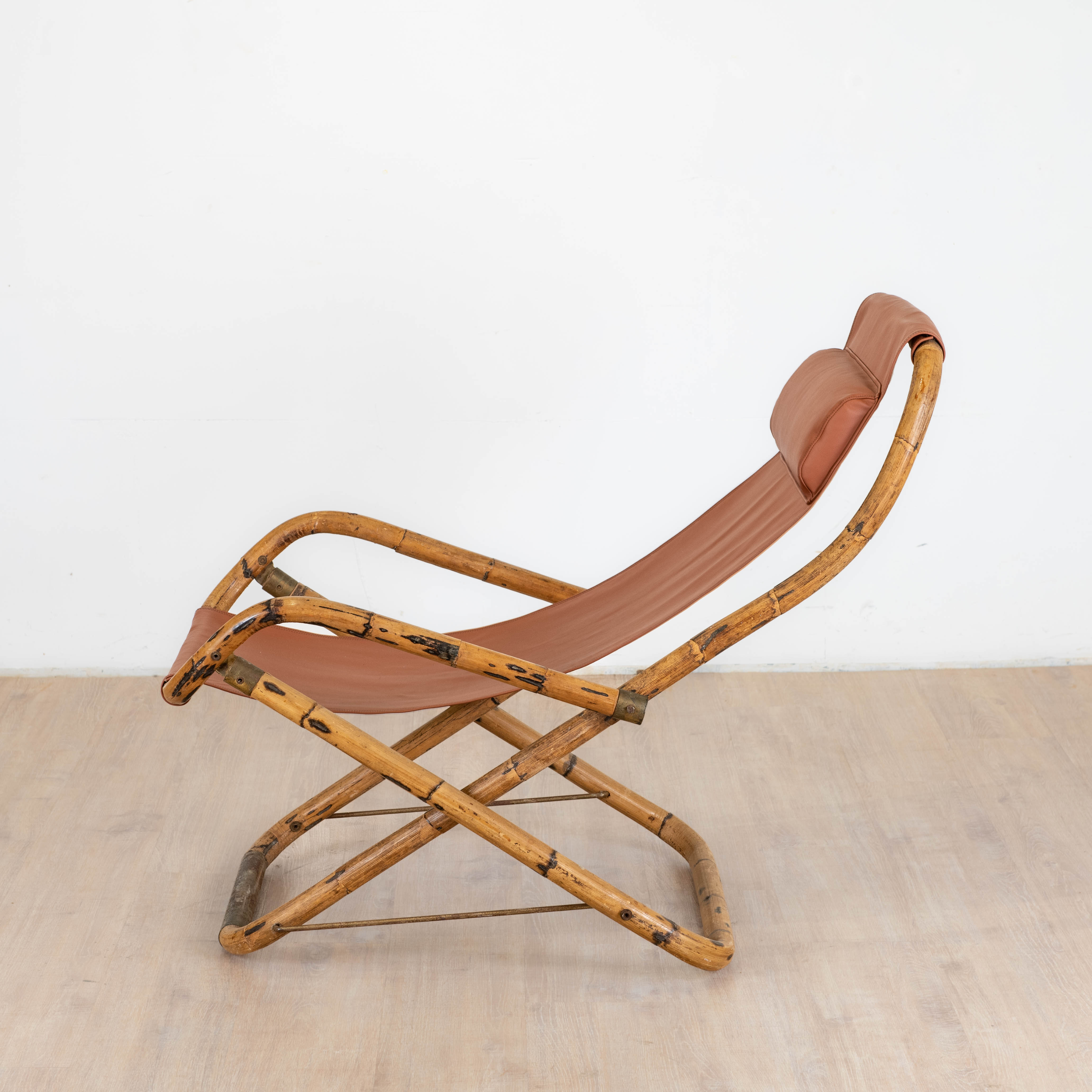 Fauteuil en cuir de salon pliant vintage structure bambou et laiton, Italie, années 1960 – Image 3
