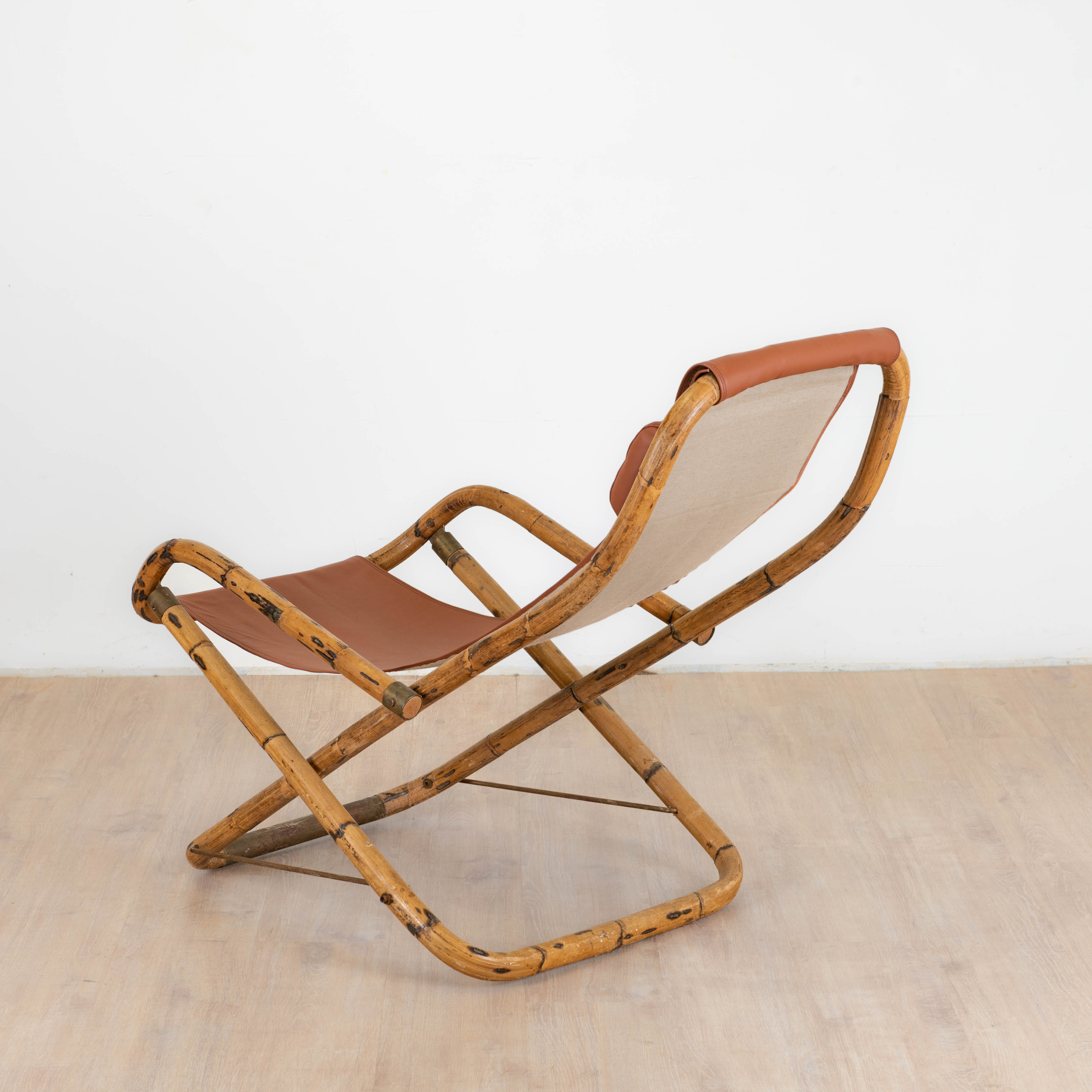 Fauteuil en cuir de salon pliant vintage structure bambou et laiton, Italie, années 1960 – Image 4