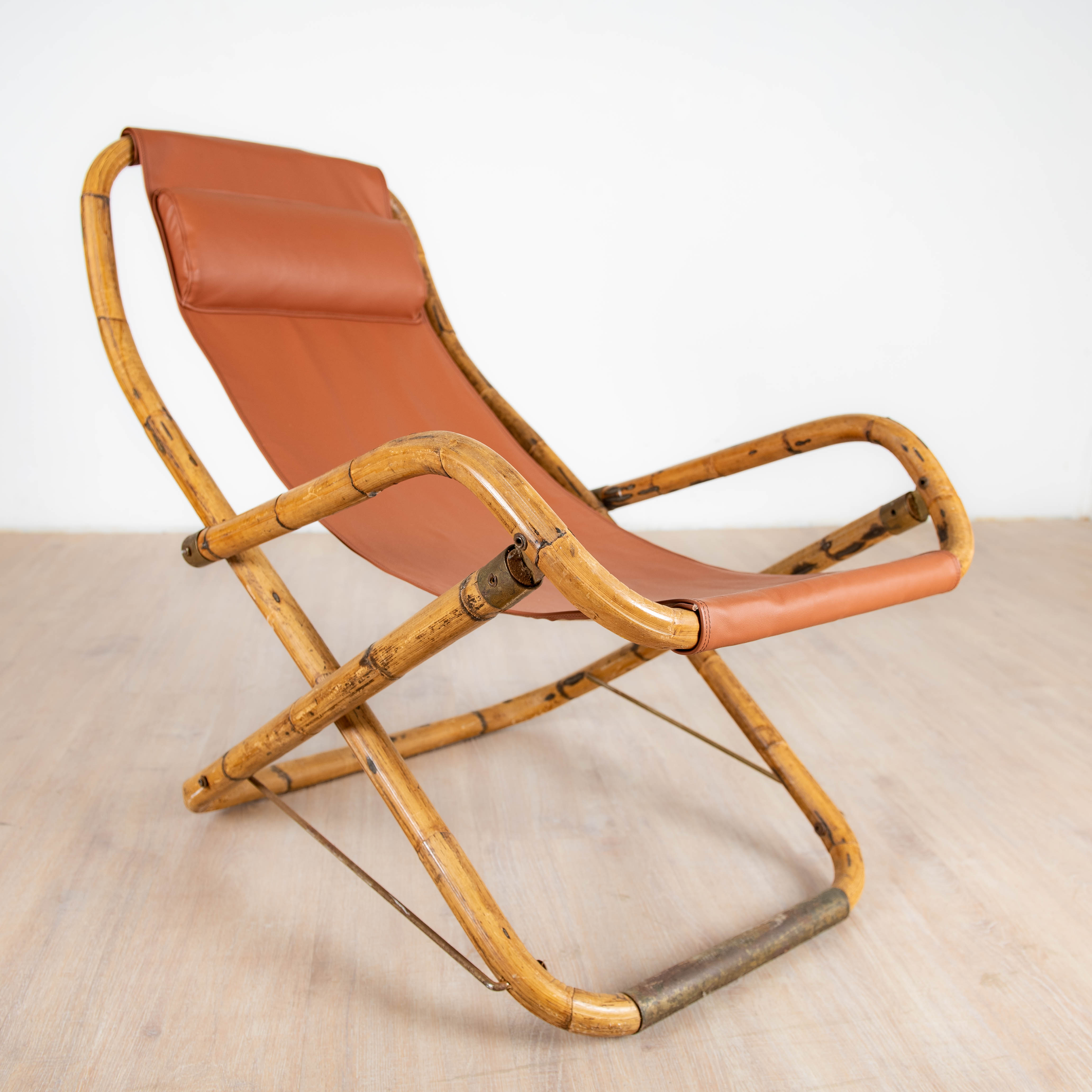 Fauteuil en cuir de salon pliant vintage structure bambou et laiton, Italie, années 1960 – Image 7