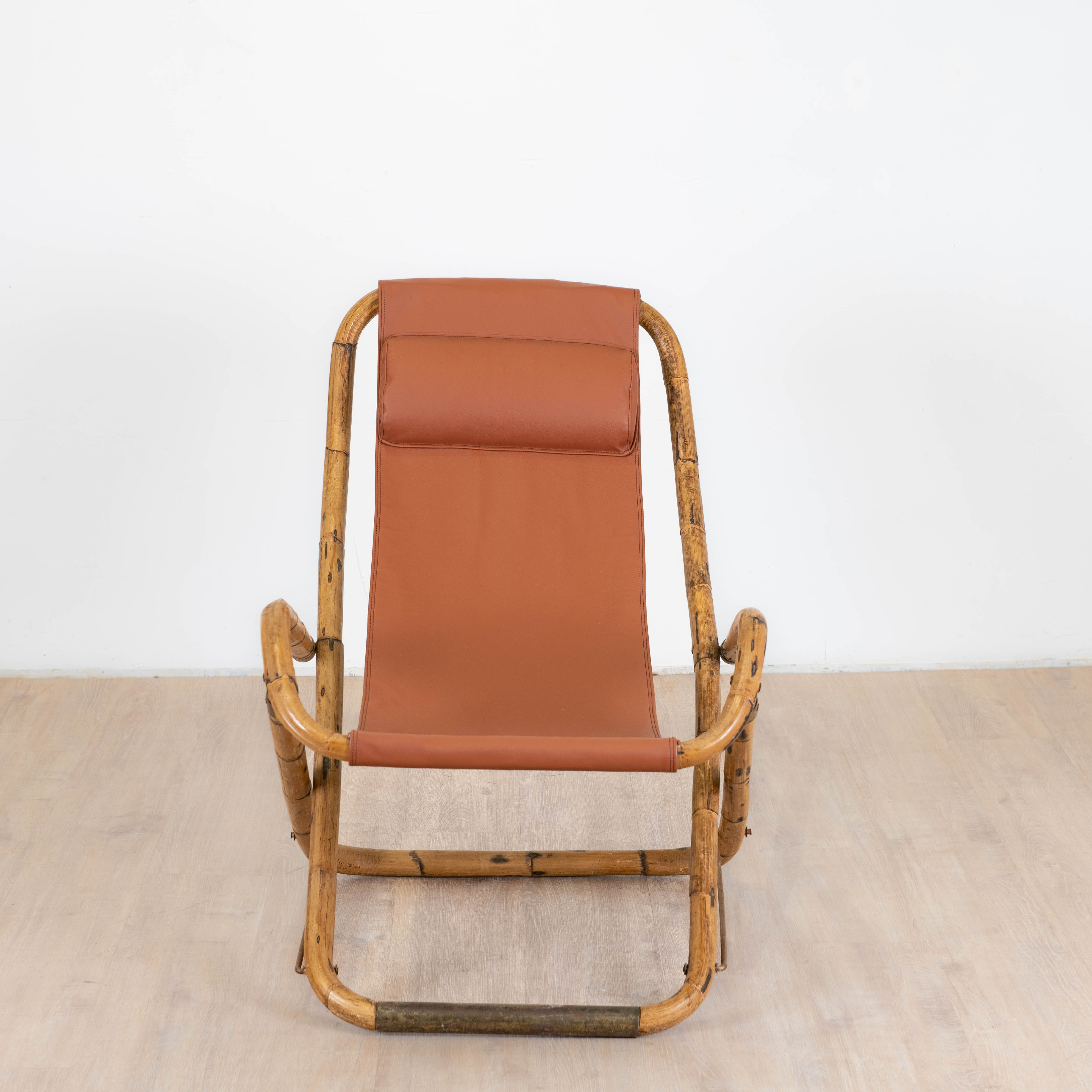 Fauteuil en cuir de salon pliant vintage structure bambou et laiton, Italie, années 1960 – Image 6