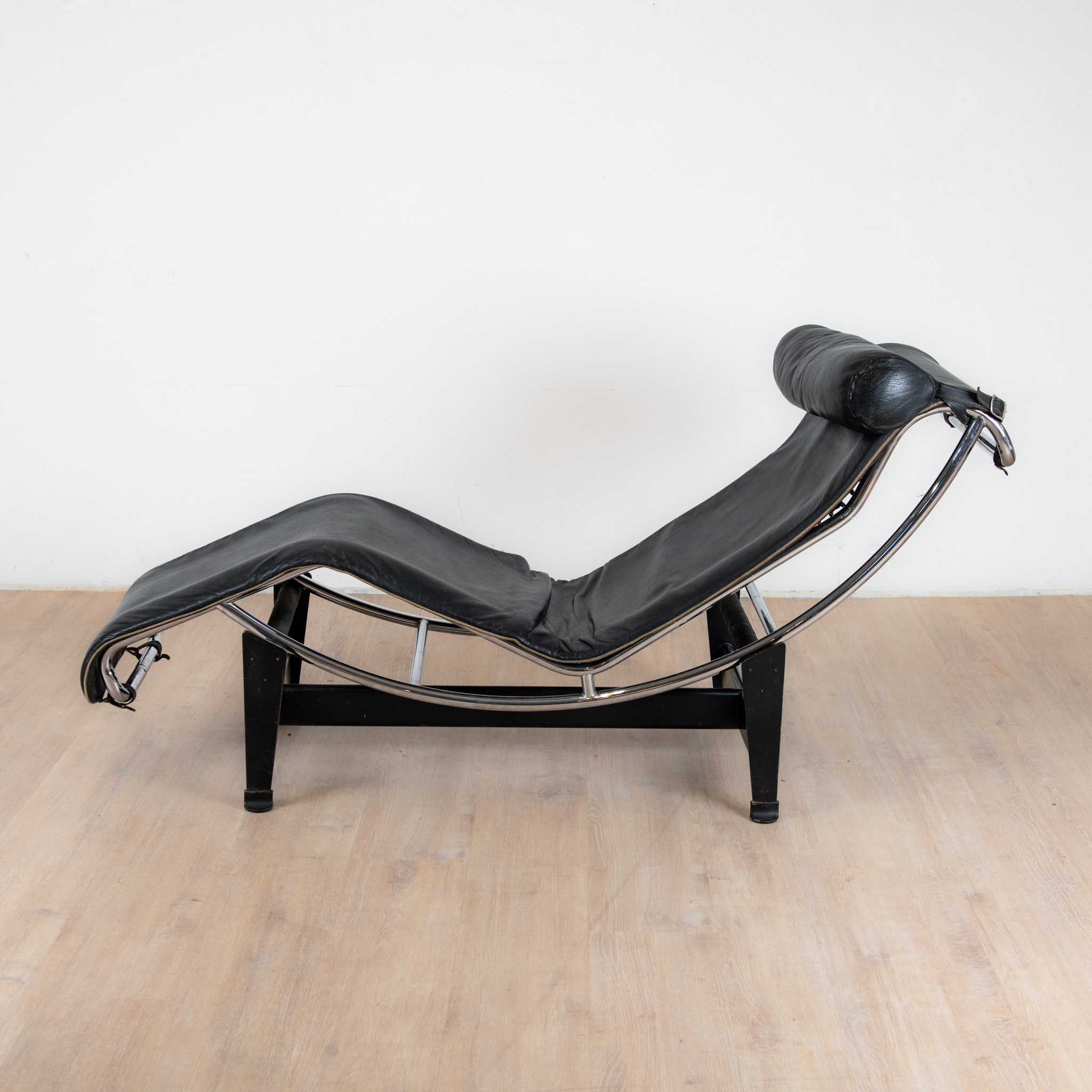 Chaise longue "LC4", Le Corbusier, Pierre Jeanneret, Charlotte Perriand, éditons Cassina – Image 4
